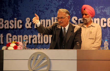 शिवराज पाटिल से जुड़े दो विवाद, जब उन्हें देशभर में आलोचनाओं का करना पड़ा था शिवराज पाटिल से जुड़े दो विवाद, जब उन्हें देशभर में आलोचनाओं का करना पड़ा था