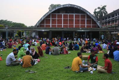 Bangladesh: Three Dhaka University teachers attacked by group led by DUCSU leader Bangladesh: Three Dhaka University teachers attacked by group led by DUCSU leader