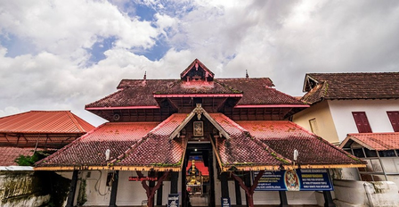 केरल का वो मंदिर, जहां 8 रूप में हैं शिव, निकलता है साढ़े सात स्वर्ण हाथियों का जुलूस केरल का वो मंदिर, जहां 8 रूप में हैं शिव, निकलता है साढ़े सात स्वर्ण हाथियों का जुलूस