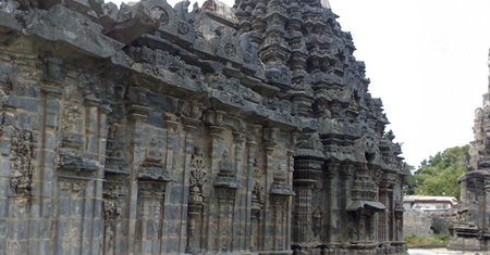 800 साल पुराना शिवालय, जहां उल्टी दिशा में लिखी है रामायण, चमकीले खंभों पर उत्कीर्ण 140 महाकाव्य कथाएं