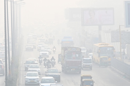 Thick layer of smog blankets Delhi-NCR, air quality stays in 'severe' zone