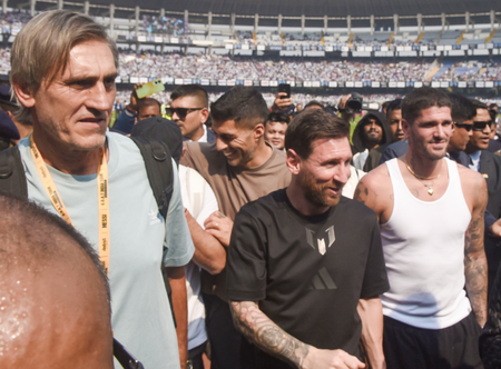 Disappointed fans vandalise Salt Lake Stadium after Messi exits early Disappointed fans vandalise Salt Lake Stadium after Messi exits early