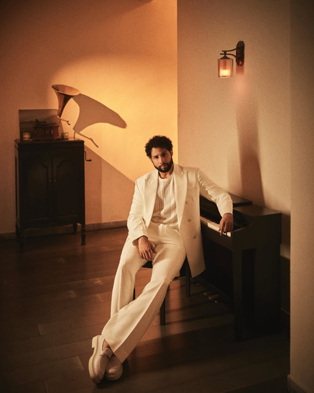 Siddhant Chaturvedi reminisces about the 90s party songs Siddhant Chaturvedi reminisces about the 90s party songs