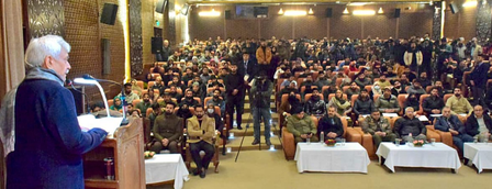 जम्मू और कश्मीर: उपराज्यपाल मनोज सिन्हा ने आतंकी हमलों के शिकार परिवारों को दिए नियुक्ति पत्र