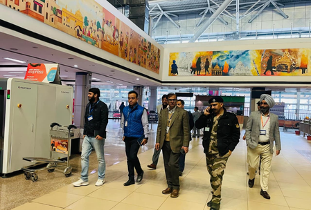 कोहरे में अमृतसर एयरपोर्ट पर यात्रियों के लिए कैसी रहेगी व्यवस्था, मॉक ड्रिल में तैयारियों को परखा कोहरे में अमृतसर एयरपोर्ट पर यात्रियों के लिए कैसी रहेगी व्यवस्था, मॉक ड्रिल में तैयारियों को परखा
