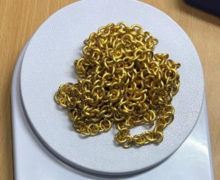 पंजाब में थाईलैंड से तस्करी किए गए 601 ग्राम विदेशी सोने के साथ एक गिरफ्तार, कीमत करीब 80 लाख रुपए पंजाब में थाईलैंड से तस्करी किए गए 601 ग्राम विदेशी सोने के साथ एक गिरफ्तार, कीमत करीब 80 लाख रुपए