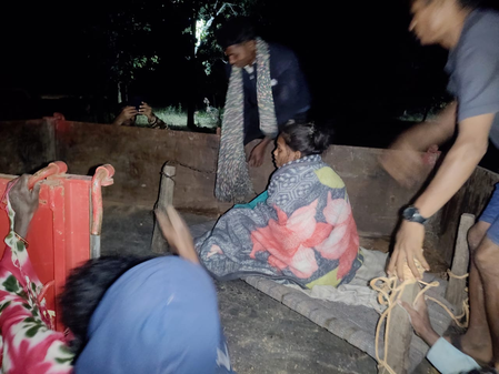 बीजापुर में जवानों की मानवीय पहल, गर्भवती महिला को समय पर अस्पताल पहुंचाकर बचाई जान