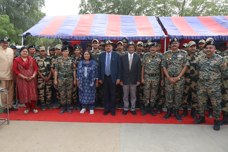 मुख्य न्यायाधीश सूर्यकांत ने भारत-पाकिस्तान अंतर्राष्ट्रीय सीमा का किया दौरा मुख्य न्यायाधीश सूर्यकांत ने भारत-पाकिस्तान अंतर्राष्ट्रीय सीमा का किया दौरा