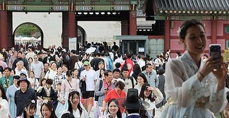 दक्षिण कोरिया में विदेशी सैलानियों को जल्द मिलेगी बड़ी सुविधा, कार्ड से होगा सार्वजनिक परिवहन का भुगतान दक्षिण कोरिया में विदेशी सैलानियों को जल्द मिलेगी बड़ी सुविधा, कार्ड से होगा सार्वजनिक परिवहन का भुगतान