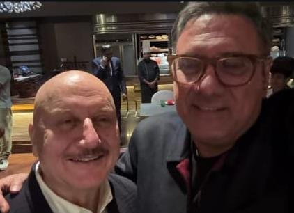 Anupam Kher & Boman Irani recreate some fond memories ahead of 'Khosla Ka Ghosla 2' Anupam Kher & Boman Irani recreate some fond memories ahead of 'Khosla Ka Ghosla 2'