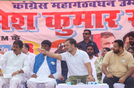 सिंहावलोकन 2025 इन बयानों के चलते गरमाई राजनीति, विवाद से बढ़ा सियासी पारा सिंहावलोकन 2025 इन बयानों के चलते गरमाई राजनीति, विवाद से बढ़ा सियासी पारा