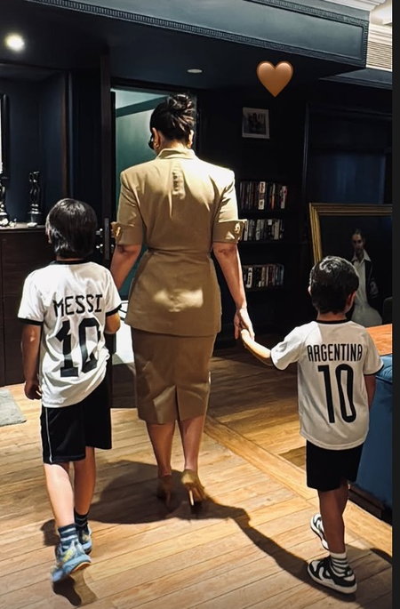 Kareena Kapoor Khan meets Lionel Messi with her boys Taimur and Jeh Kareena Kapoor Khan meets Lionel Messi with her boys Taimur and Jeh
