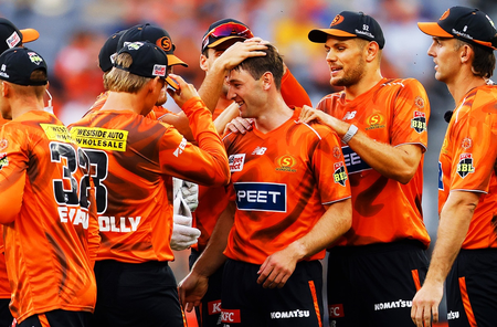 बीबीएल: स्कॉर्चर्स की शानदार शुरुआत, बारिश से प्रभावित मुकाबले में सिक्सर्स को 5 विकेट से हराया