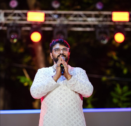 बर्थडे स्पेशल : कोलकाता की गलियों से बॉलीवुड और राजनीति तक, आवाज से बनाई पहचान