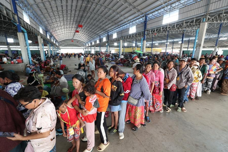 Cambodian evacuees rise to almost 395,000 as border conflict with Thailand continues Cambodian evacuees rise to almost 395,000 as border conflict with Thailand continues