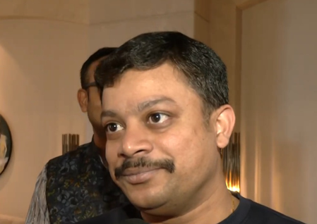 जॉर्डन की राजधानी अम्मान पहुंचे पीएम मोदी का भव्य स्वागत, भारतीयों ने बताया- गौरव का पल जॉर्डन की राजधानी अम्मान पहुंचे पीएम मोदी का भव्य स्वागत, भारतीयों ने बताया- गौरव का पल