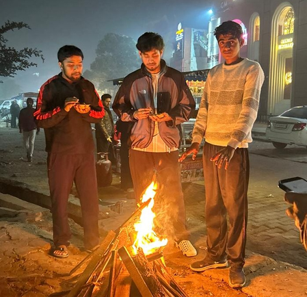 ग्रेटर नोएडा में कड़ाके की ठंड से राहत, 19 प्रमुख स्थानों पर अलाव की व्यवस्था