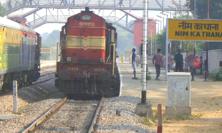 राजस्थान नीम का थाना रेलवे स्टेशन को बम से उड़ाने की धमकी, जांच में नहीं मिला कुछ संदिग्ध राजस्थान नीम का थाना रेलवे स्टेशन को बम से उड़ाने की धमकी, जांच में नहीं मिला कुछ संदिग्ध