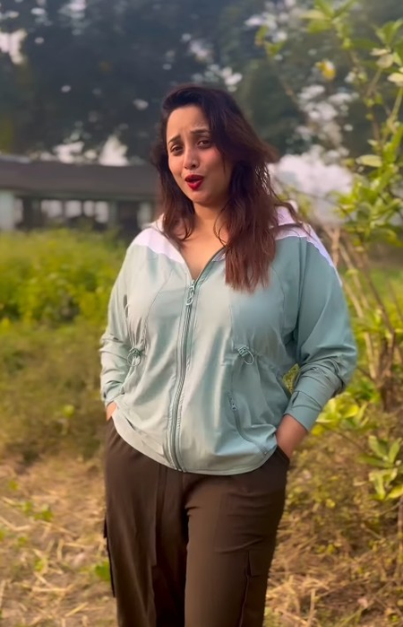 रानी चटर्जी ने शेयर किया मजेदार वीडियो, गाने पर लिपसिंक करती दिखीं रानी चटर्जी ने शेयर किया मजेदार वीडियो, गाने पर लिपसिंक करती दिखीं