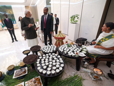 इथियोपिया में गूंजा ‘धरती सुनहरी अंबर नीला’, पीएम मोदी ने भारतीयों से की मुलाकात