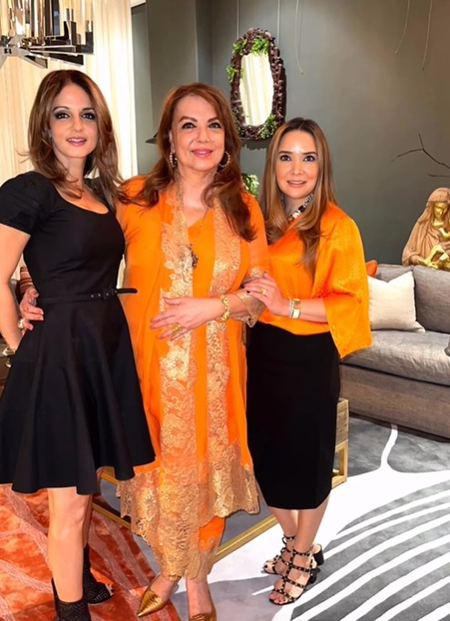 सुजैन खान ने मां जरीन खान के लिए लिखा इमोशनल नोट, कहा- हर घड़ी आपकी कमी खलती है सुजैन खान ने मां जरीन खान के लिए लिखा इमोशनल नोट, कहा- हर घड़ी आपकी कमी खलती है