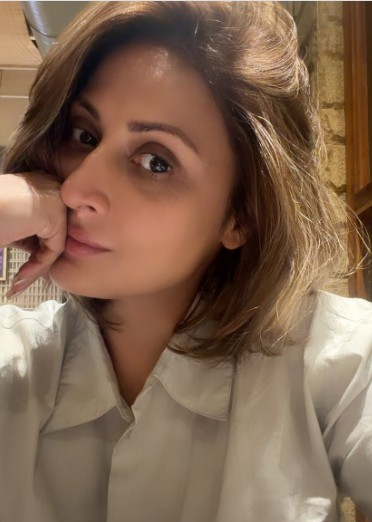 मशहूर अभिनेत्री उर्वशी ढोलकिया ने अकेले कैफे में डिनर कर जताई खुशी मशहूर अभिनेत्री उर्वशी ढोलकिया ने अकेले कैफे में डिनर कर जताई खुशी