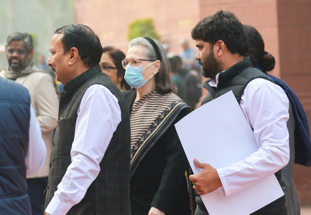 सोनिया गांधी के खिलाफ वोटर लिस्ट मामले में रिवीजन पिटीशन की सुनवाई टली