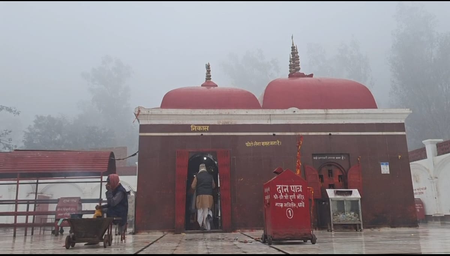 बिहार गोपालगंज के प्रसिद्ध थावे मंदिर में चोरी, जांच में जुटी पुलिस बिहार गोपालगंज के प्रसिद्ध थावे मंदिर में चोरी, जांच में जुटी पुलिस