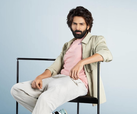 Karan Johar turns match-maker for Kartik Aaryan Karan Johar turns match-maker for Kartik Aaryan