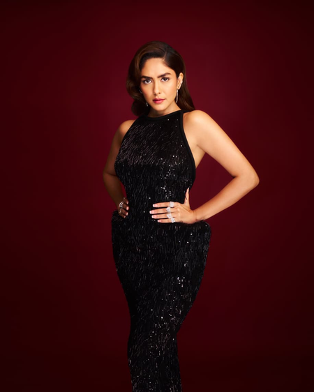 Mrunal Thakur says ‘Dacoit’ is her first film shot in 2 languages Mrunal Thakur says ‘Dacoit’ is her first film shot in 2 languages