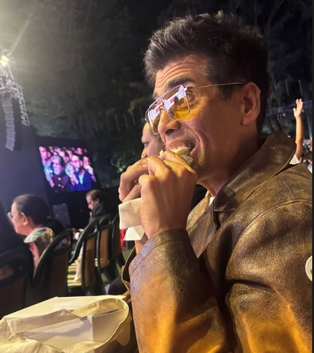 Kareena Kapoor says 'He eats too' after being caught binging on samosa by Karan Johar Kareena Kapoor says 'He eats too' after being caught binging on samosa by Karan Johar