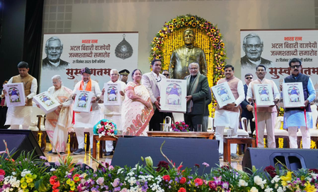 उपराष्ट्रपति ने अटल बिहारी वाजपेयी को आधुनिक, आत्मविश्वासी भारत का निर्माता बताया