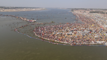 प्रशासन ने मेले में हीटर और छोटे एलपीजी सिलेंडर पर लगाई पाबंदी तो उपलों और मिट्टी के चूल्हों की बढ़ी मांग