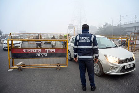 नोएडा  क्रिसमस पर पुलिस अलर्ट, जारी हुई ट्रैफिक एडवाइजरी और रूट डायवर्जन प्लान