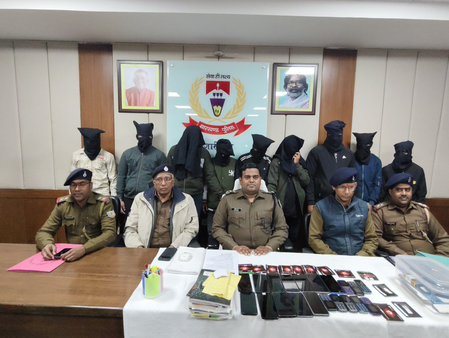 झारखंड हजारीबाग में नौ साइबर क्रिमिनल गिरफ्तार, चारपहिया वाहन और 27 मोबाइल सहित कई सामान बरामद