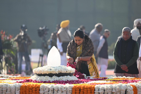 सुशासन दिवस सीएम रेखा गुप्ता ने अटल जी को दी श्रद्धांजलि, उनकी दूरदर्शिता और दिल्ली मेट्रो विरासत को किया याद सुशासन दिवस सीएम रेखा गुप्ता ने अटल जी को दी श्रद्धांजलि, उनकी दूरदर्शिता और दिल्ली मेट्रो विरासत को किया याद