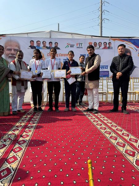 नमो स्टेडियम में सांसद खेल महोत्सव का भव्य समापन, मनोज तिवारी ने खिलाड़ियों का बढ़ाया हौसला