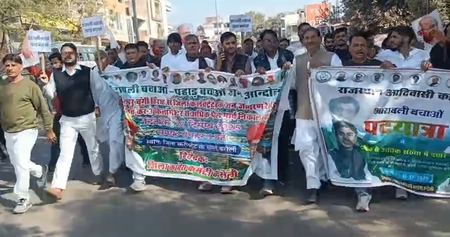 कांग्रेस का अरावली बचाओ आंदोलन तेज, करौली में पैदल मार्च और प्रदर्शन