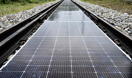 सिंहावलोकन 2025 भारत ने स्वच्छ ऊर्जा में सोलर से लेकर ईवी में रचा कीर्तिमान, ग्रीन हाइड्रोजन का उत्पादन भी शुरू