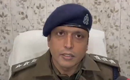 वाराणसी दशाश्वमेध घाट पर जापानी नागरिकों का वीडियो वायरल, पुलिस ने शुरू की जांच
