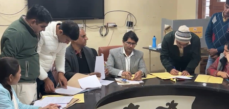 झज्जर के बहादुरगढ़ ब्लॉक समिति अध्यक्ष के खिलाफ अविश्वास प्रस्ताव पारित, विकास ठप पड़ने से खफा थे पार्षद