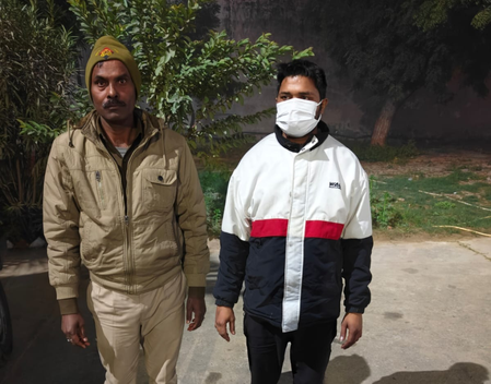 नोएडा पत्नी पर चाकू से हमला करने वाला पति गिरफ्तार, वारदात में इस्तेमाल चाकू बरामद नोएडा पत्नी पर चाकू से हमला करने वाला पति गिरफ्तार, वारदात में इस्तेमाल चाकू बरामद