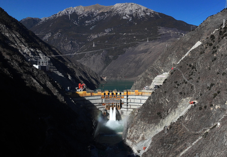 चीन में कई परियोजनाओं के विकास में प्रगति चीन में कई परियोजनाओं के विकास में प्रगति