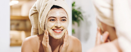 सर्दियों में रूखी त्वचा से परेशान? घर पर बनाएं नेचुरल स्क्रब और पाएं चमकदार त्वचा