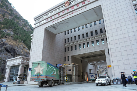 चिलोंग-रसुवा सीमा चौकी पर सीमा शुल्क संचालन की पुनः शुरुआत चिलोंग-रसुवा सीमा चौकी पर सीमा शुल्क संचालन की पुनः शुरुआत