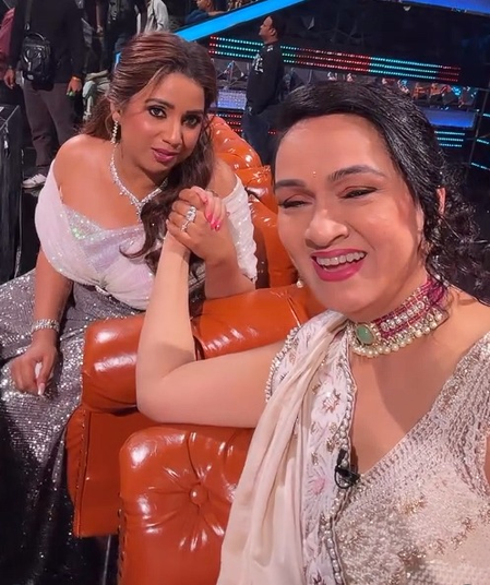 Padmini Kolhapure sings ‘Yeh galiyan yeh chaubara’ with Shreya Ghoshal: When emotions need a melody Padmini Kolhapure sings ‘Yeh galiyan yeh chaubara’ with Shreya Ghoshal: When emotions need a melody