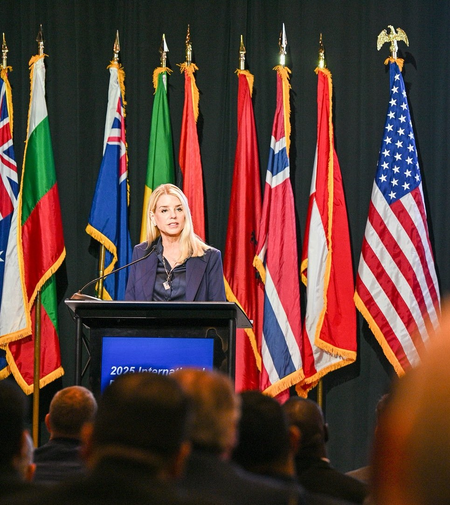 मादुरो को अमेरिकी न्याय का कहर’ झेलना होगा अमेरिकी अटॉर्नी जनरल मादुरो को अमेरिकी न्याय का कहर’ झेलना होगा अमेरिकी अटॉर्नी जनरल