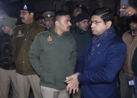 संभल में बिजली चोरी के खिलाफ बड़ा अभियान, सड़कों पर उतरे डीएम-एसपी संभल में बिजली चोरी के खिलाफ बड़ा अभियान, सड़कों पर उतरे डीएम-एसपी