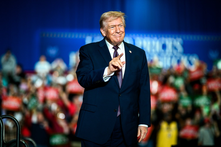 राष्ट्रपति डोनाल्ड ट्रंप ने मध्यावधि चुनावों से पहले रिपब्लिकन से एकजुट रहने की अपील की