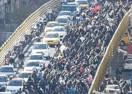 ईरान में आर्थिक संकट को लेकर बवाल; सुरक्षा बलों की कार्रवाई में 27 की मौत ईरान में आर्थिक संकट को लेकर बवाल; सुरक्षा बलों की कार्रवाई में 27 की मौत